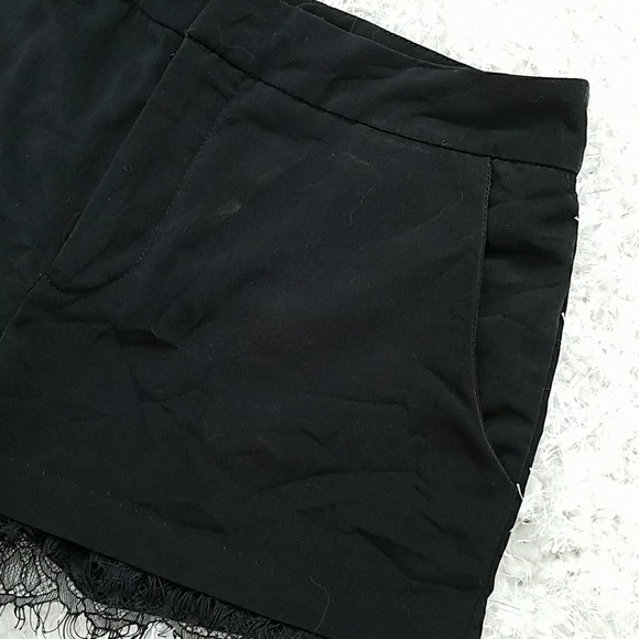 Black lined shorts with black lace - Picture 5 of 6